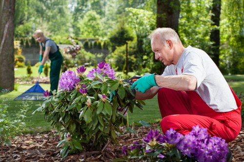 Booking and payment terms for garden maintenance services